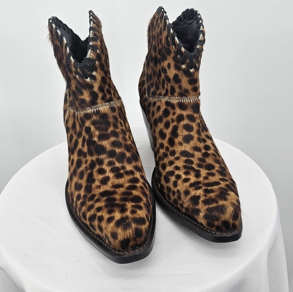 ALICE+OLIVIA Kiara Leopard Print Calf Hair Western Whip Stitch Booties S… - Picture 6 of 7